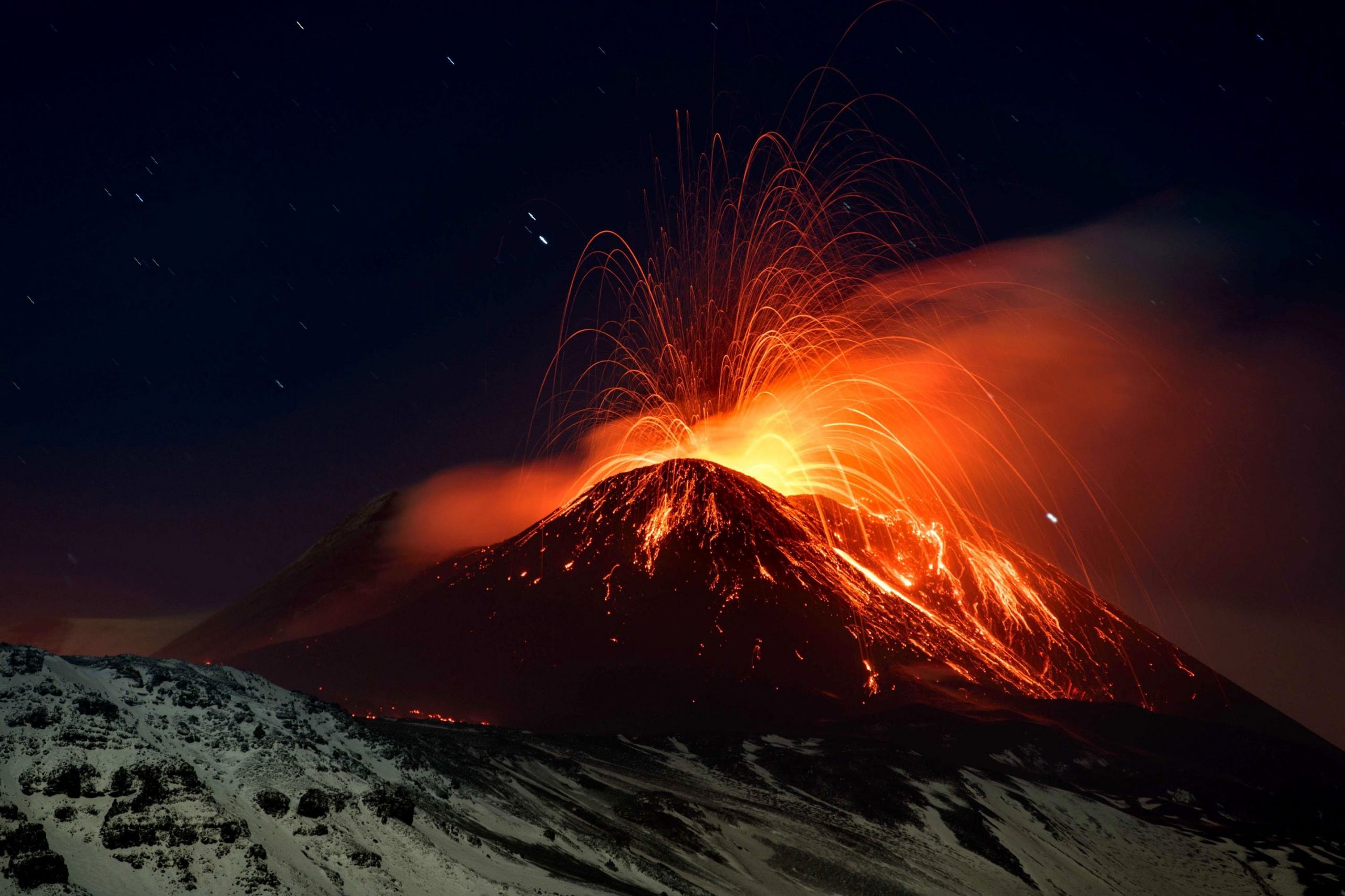 Вода, снег и великолепные виды: самые красивые вулканы – фото