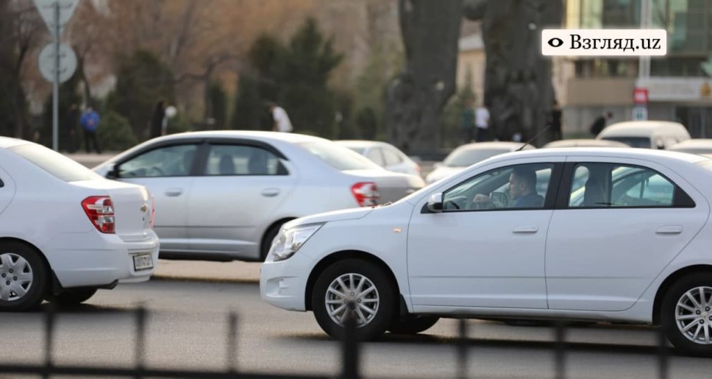 Названы предельные цены на служебные авто чиновников в Узбекистане