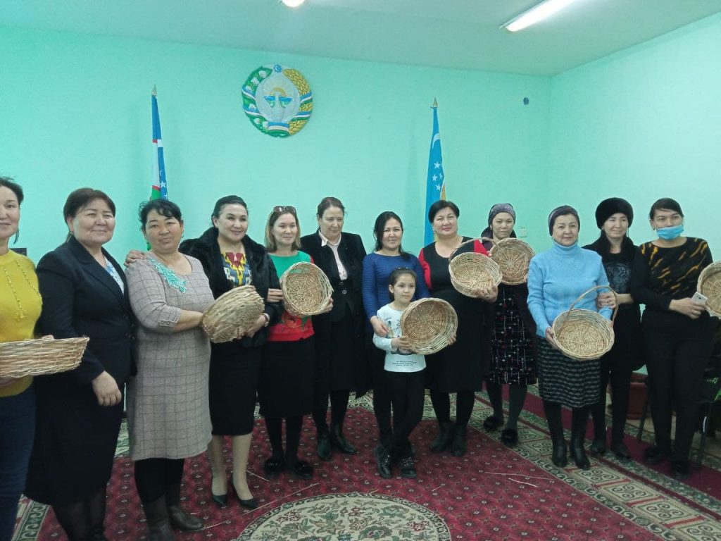 В Каракалпакстане организовали курс обучения женщин плетению корзин