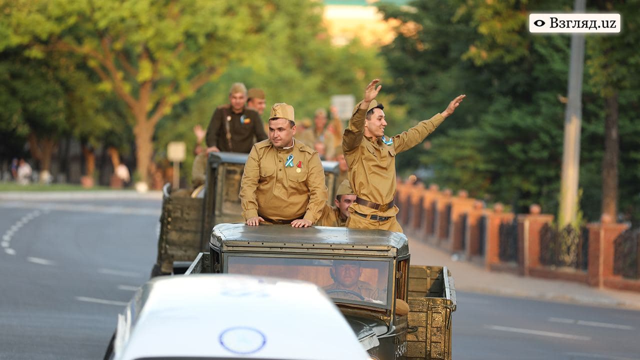 Автомобили, солдаты и пляски: как прошел парад ретро-машин в Ташкенте – фото