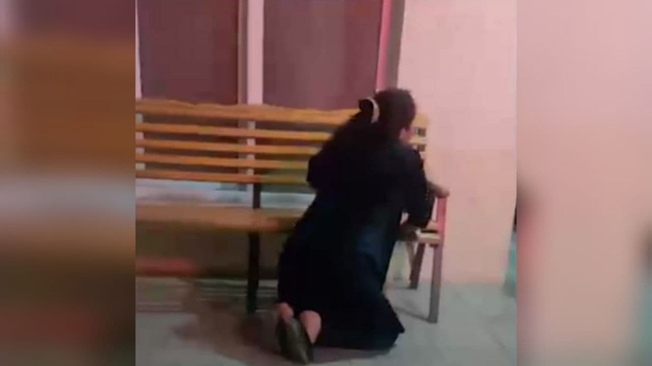 В Ташкенте отказались принять беременную женщину в роддом – видео