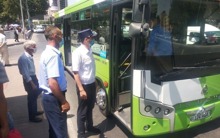 Водителей автобусов в Ташкенте оштрафовали за несоблюдение карантинных мер