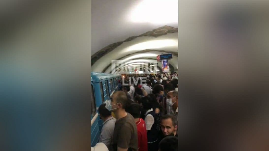 В ташкентском метро остановили состав и высадили пассажиров — видео