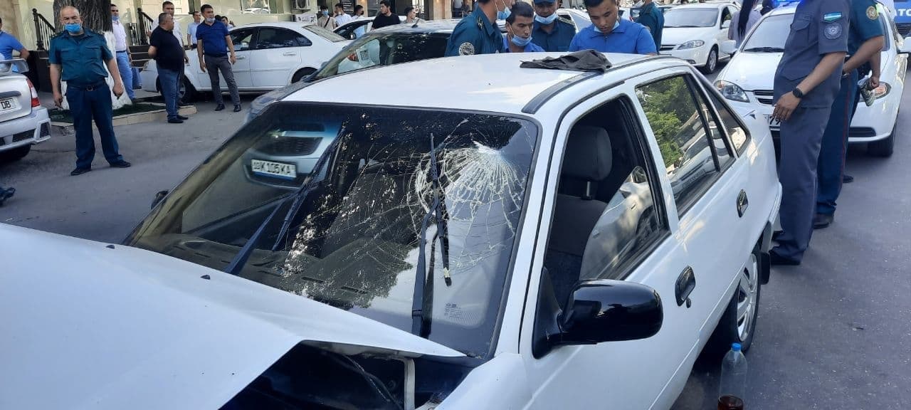 В Ташкенте столкнулись автомобиль Nexia и пассажирский автобус: есть погибшие