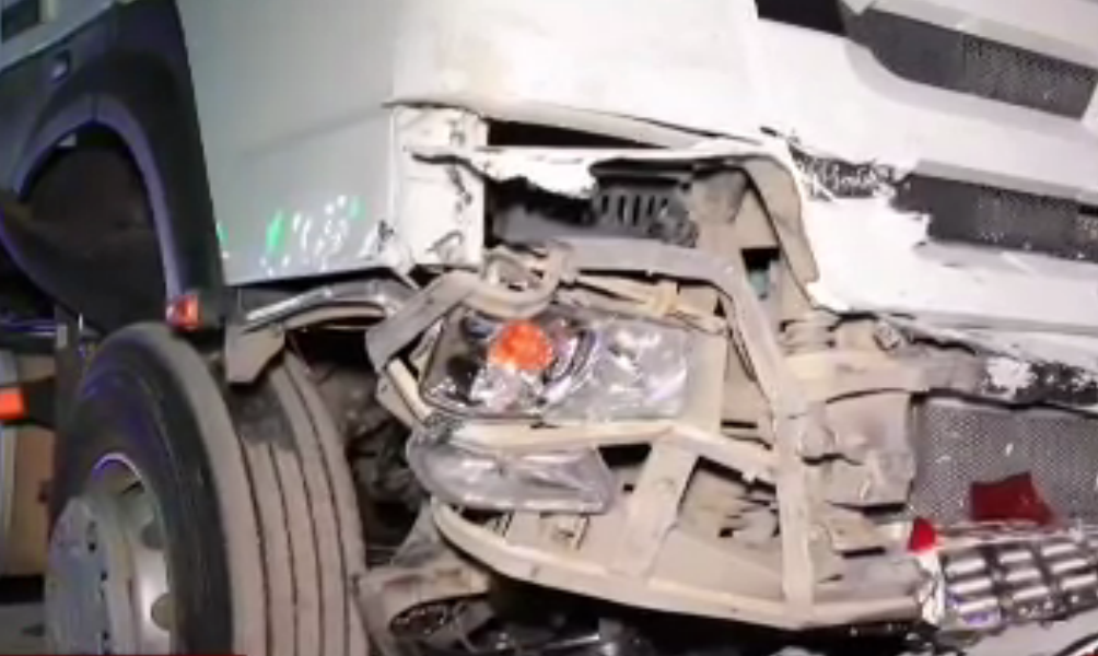 В Джизакской области сотрудник ДПС остановил ехавший на скорости грузовик без тормозов - видео