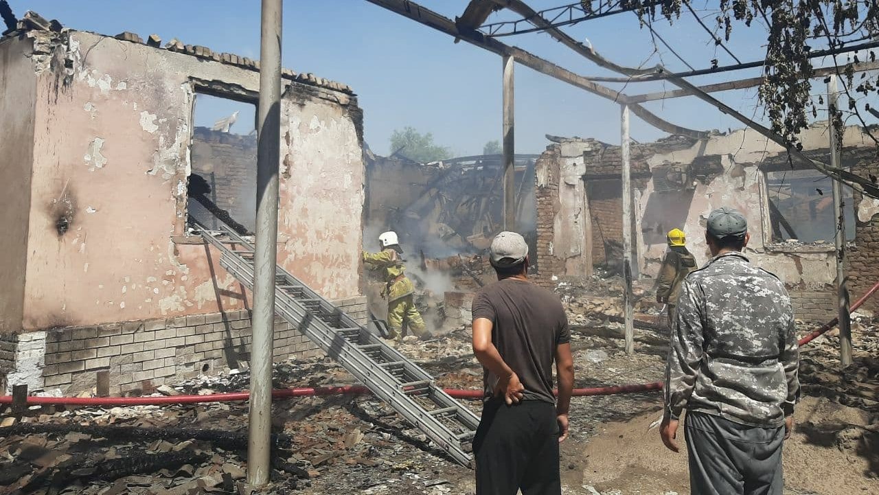 В Сырдарье сгорел жилой дом – фото