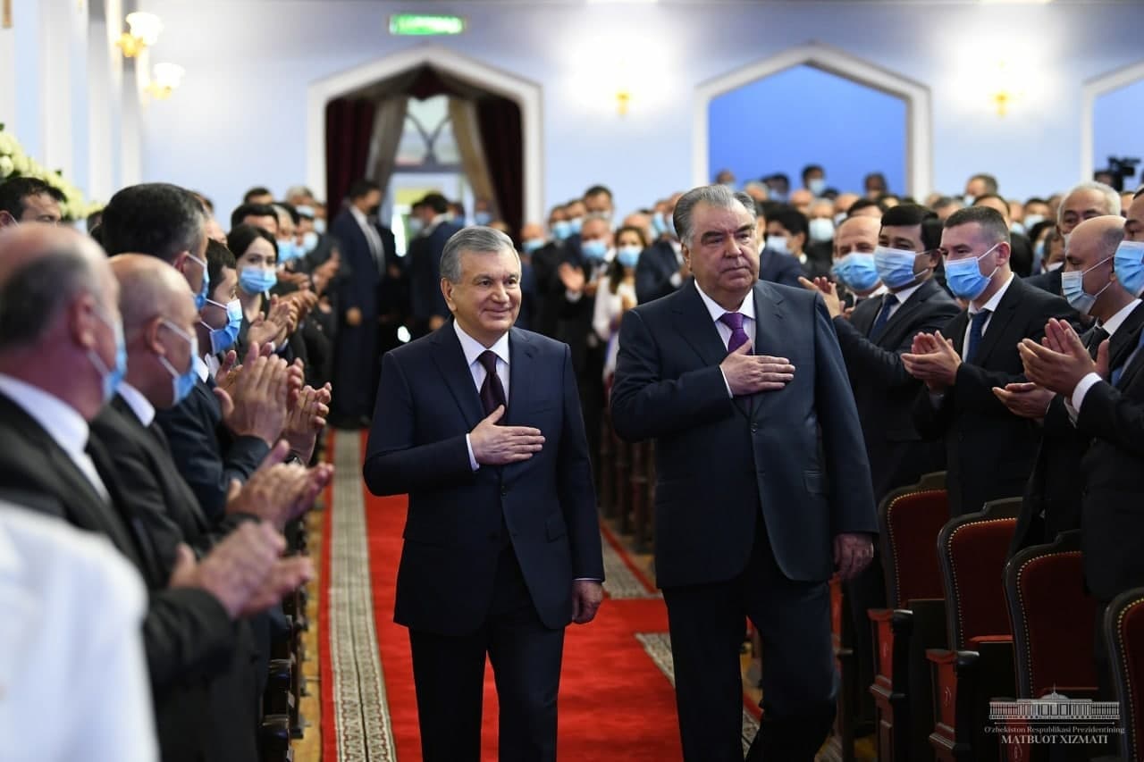 Президенты Узбекистана и Таджикистана посетили Дворец культуры «Арбоб»