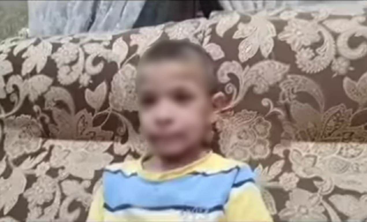 В Андижане женщина избила сына и отправила просить милостыню — видео