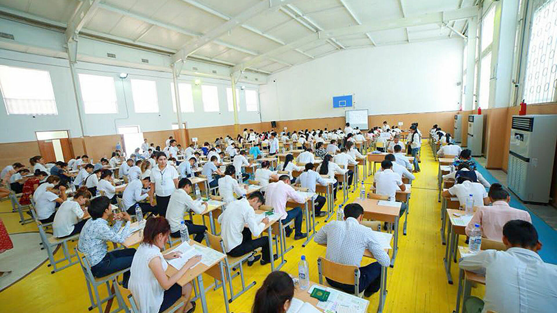 В Узбекистане будут транслировать вступительные экзамены