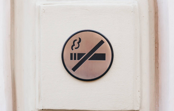 В Узбекистане планируют запретить курение в общественных местах