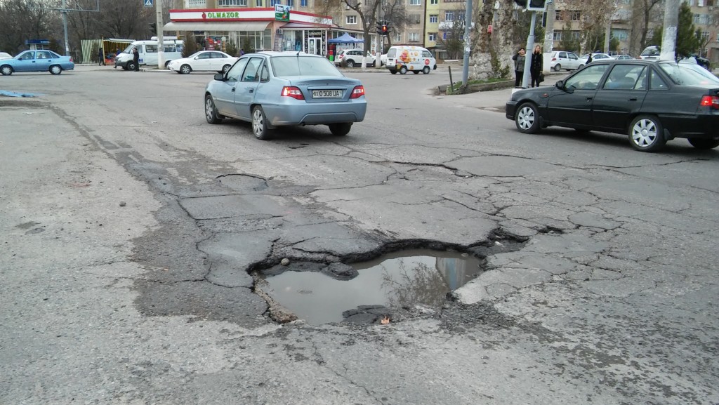 В Узбекистане улучшат состояние дорог