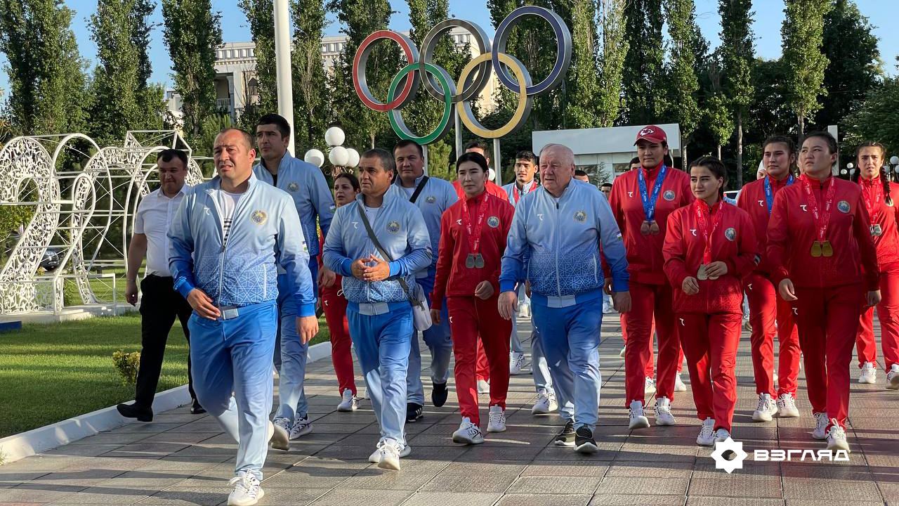 В Узбекистан из ОАЭ прибыли женская и мужская сборные по боксу — фото