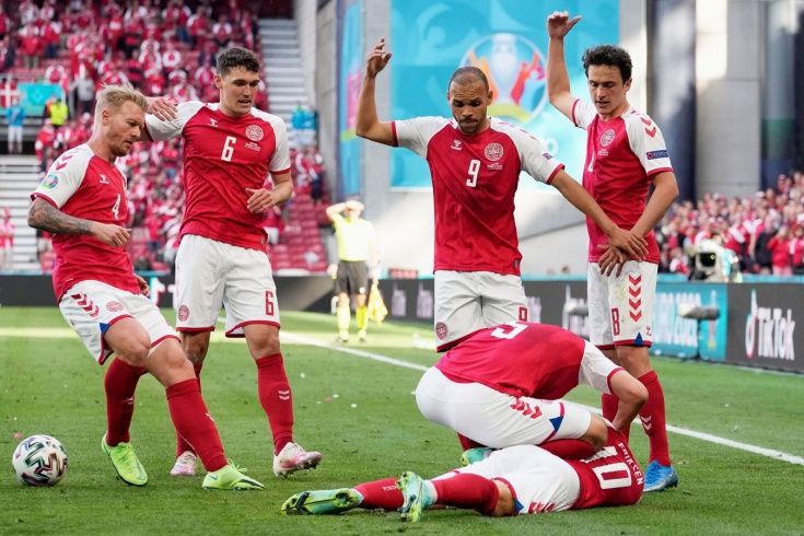 Полузащитник сборной Дании потерял сознание в матче с Финляндией