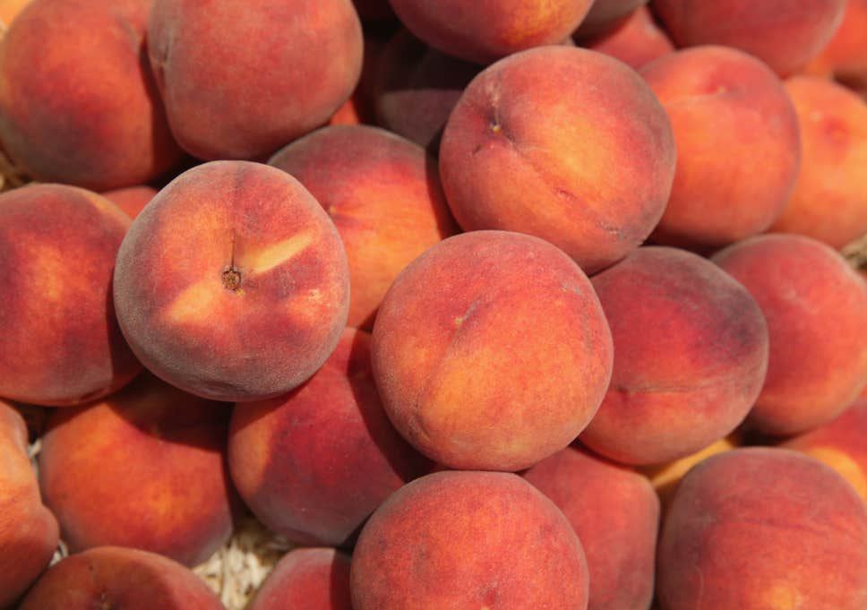 В Ферганской области начался экспорт персиков