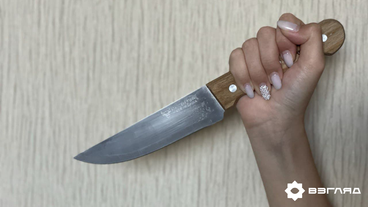 В Хорезмской области учительница ударила коллегу ножом в живот