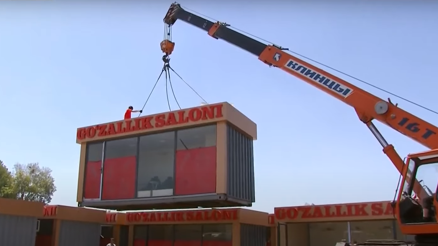 В Узбекистане построили переносные салоны красоты — видео