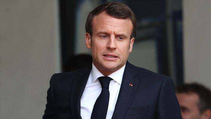Президенту Франции дали пощечину – видео