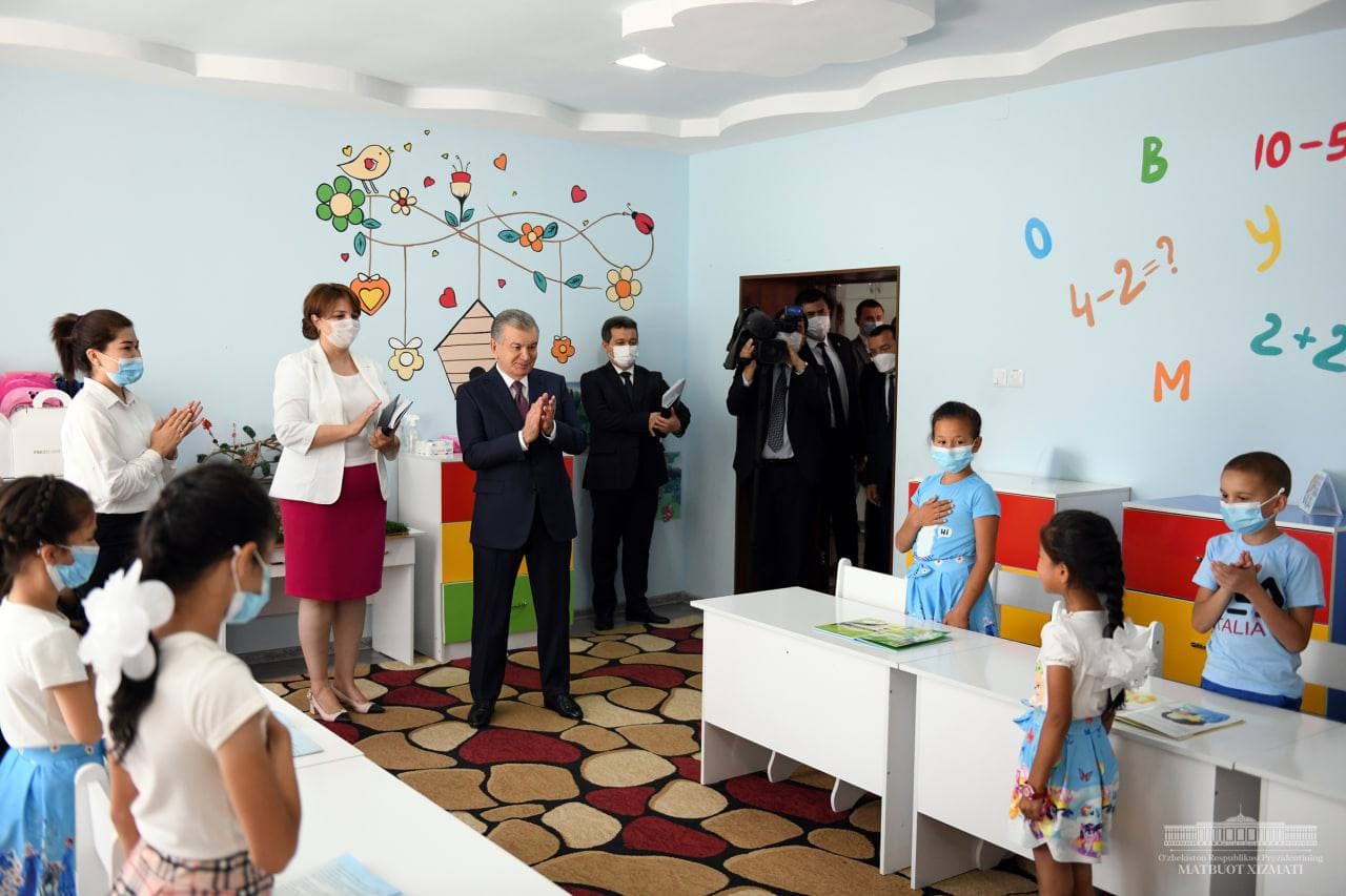 Президент ознакомился с условиями в одном из столичных детских домов