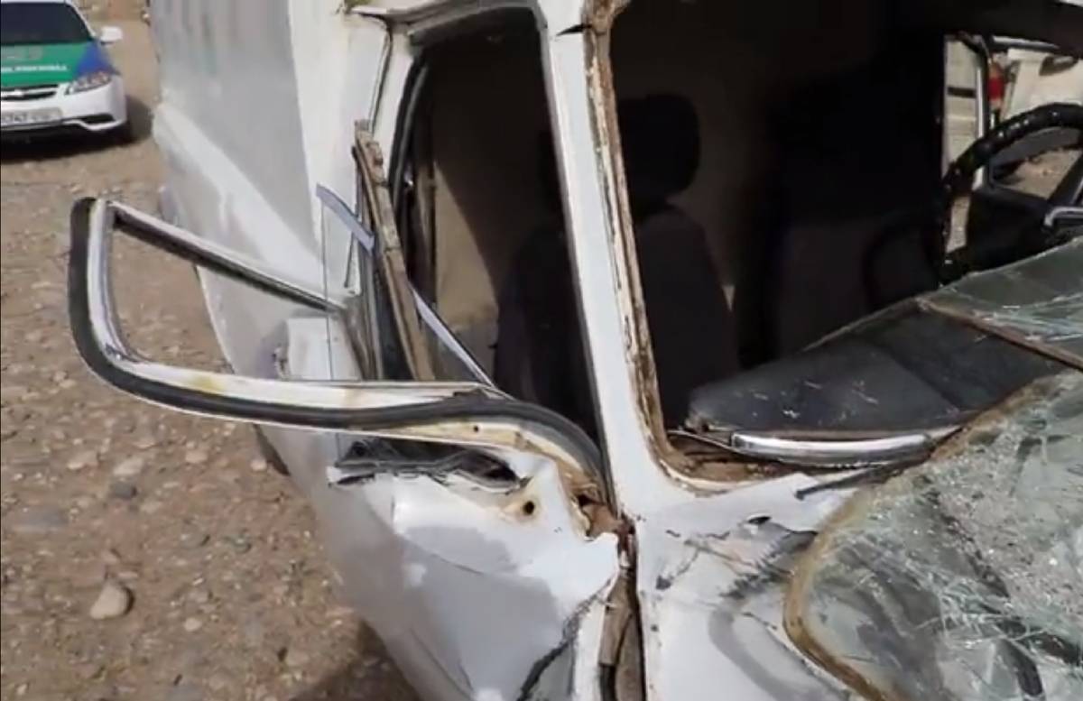 В Сурхандарье водитель врезался в дерево: погиб 14-летний пассажир