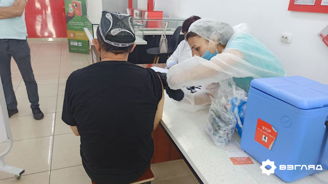 В Узбекистане за сутки почти 100 тысяч человек вакцинировалось от COVID-19
