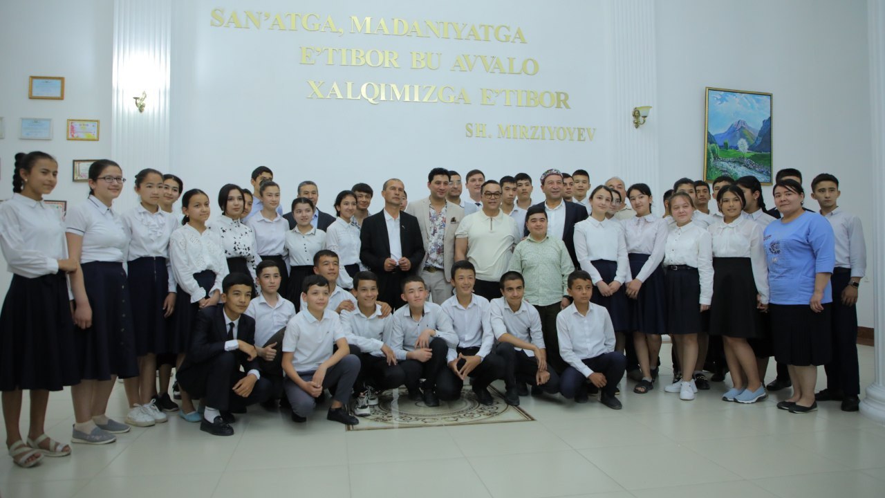 Около 200 тысяч учеников Кашкадарьинских школ участвуют в конкурсе сочинений «Мой киногерой»