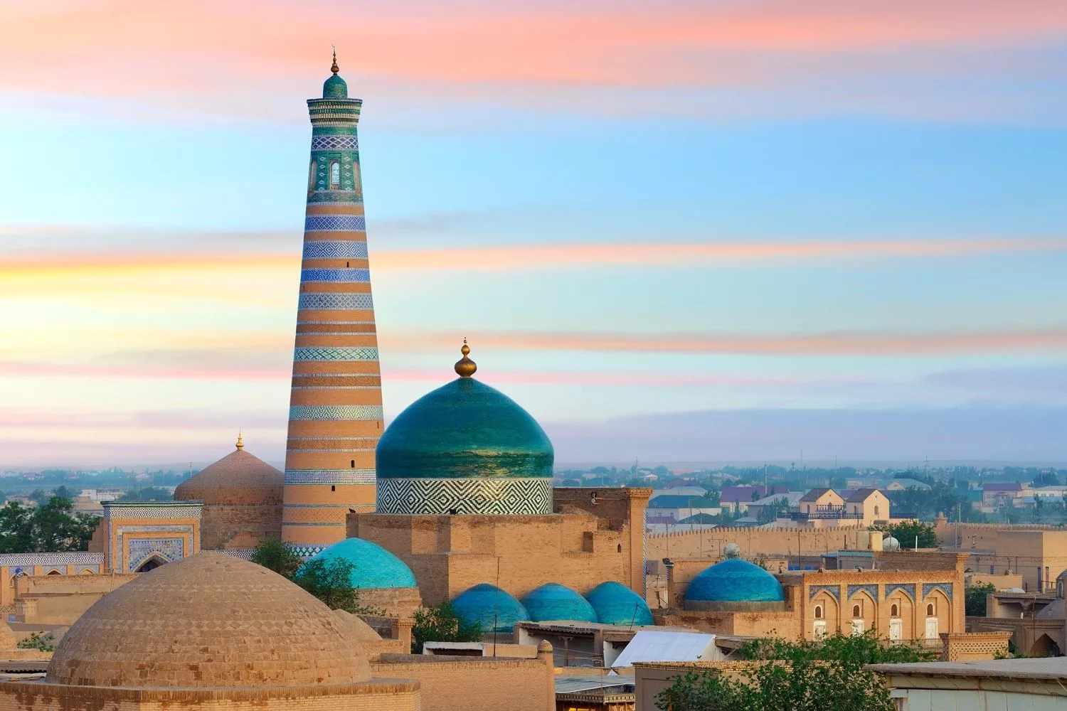 Упрощение визового режима, сохранение культурного наследия и благоустройство исторических городов: как развивается туризм в Узбекистане