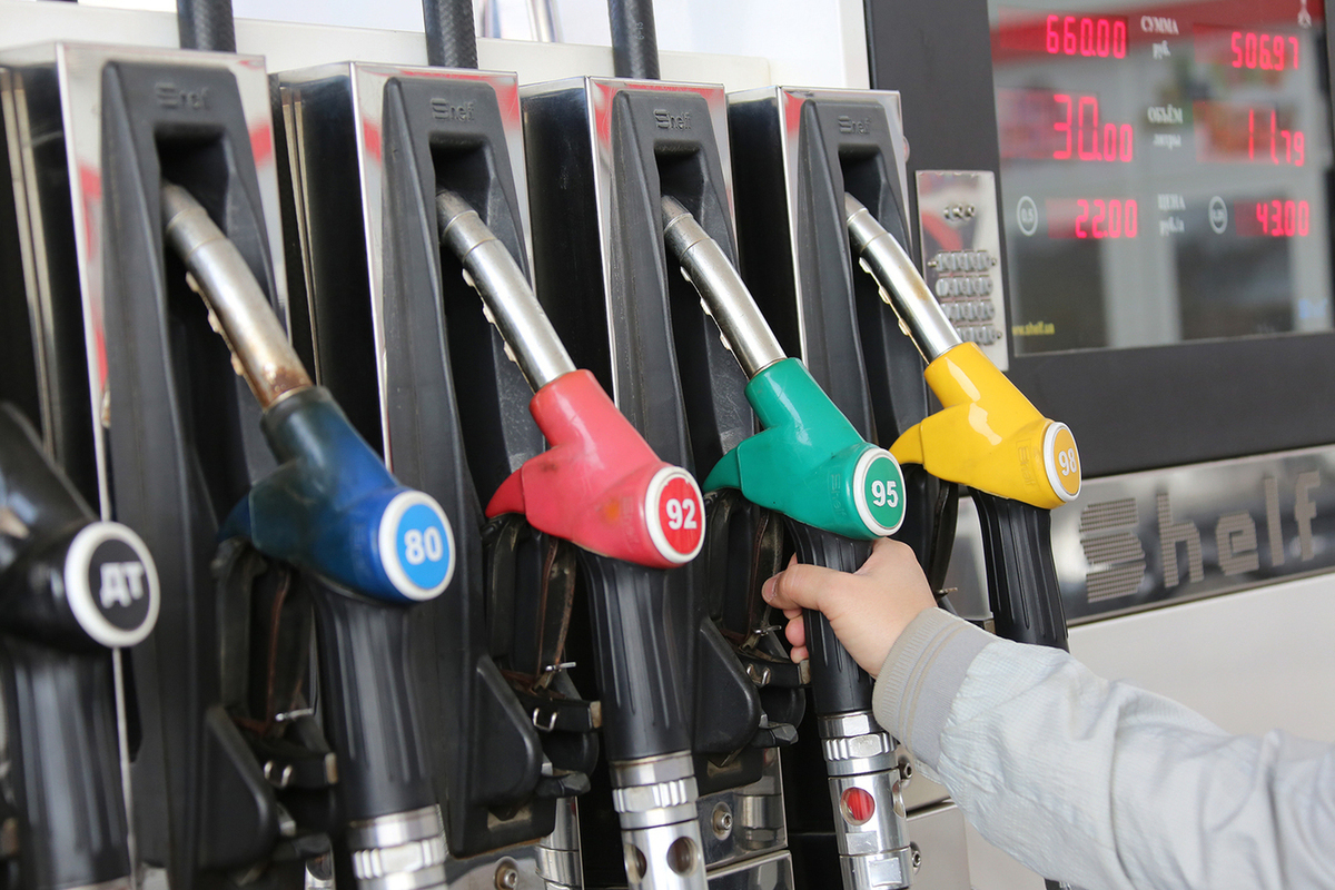 Почему растут цены на бензин и как осуществляют проверку нефтепродуктов