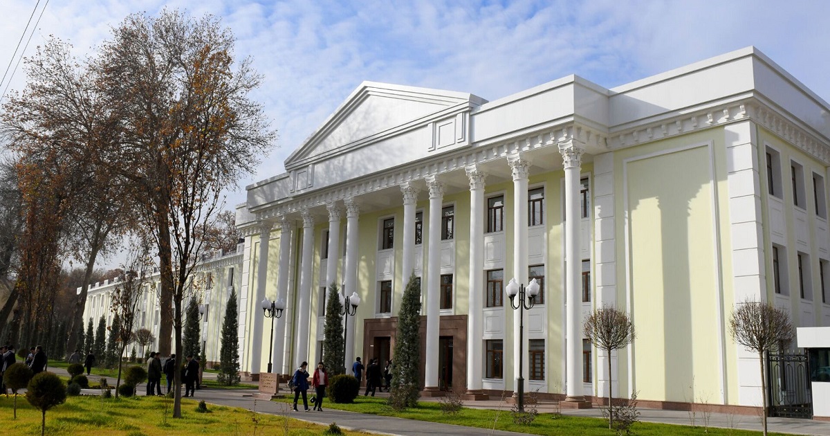 В ташкентском филиале МГИМО открыли новый лингафонный кабинет