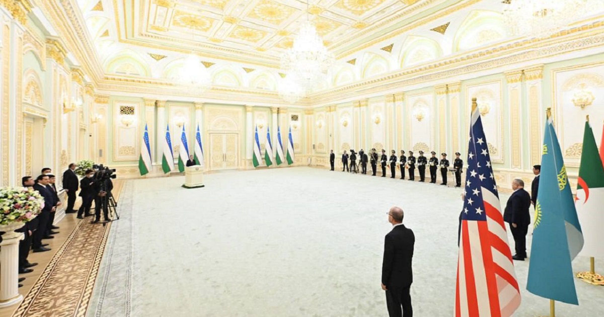 «Узбекистан должен быть открыт миру»: Президент принял пять новых послов