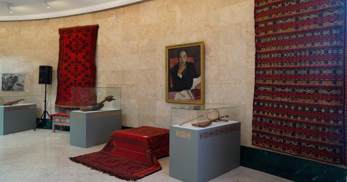В Ташкенте открылась выставка творчеству великого казахского писателя Абая