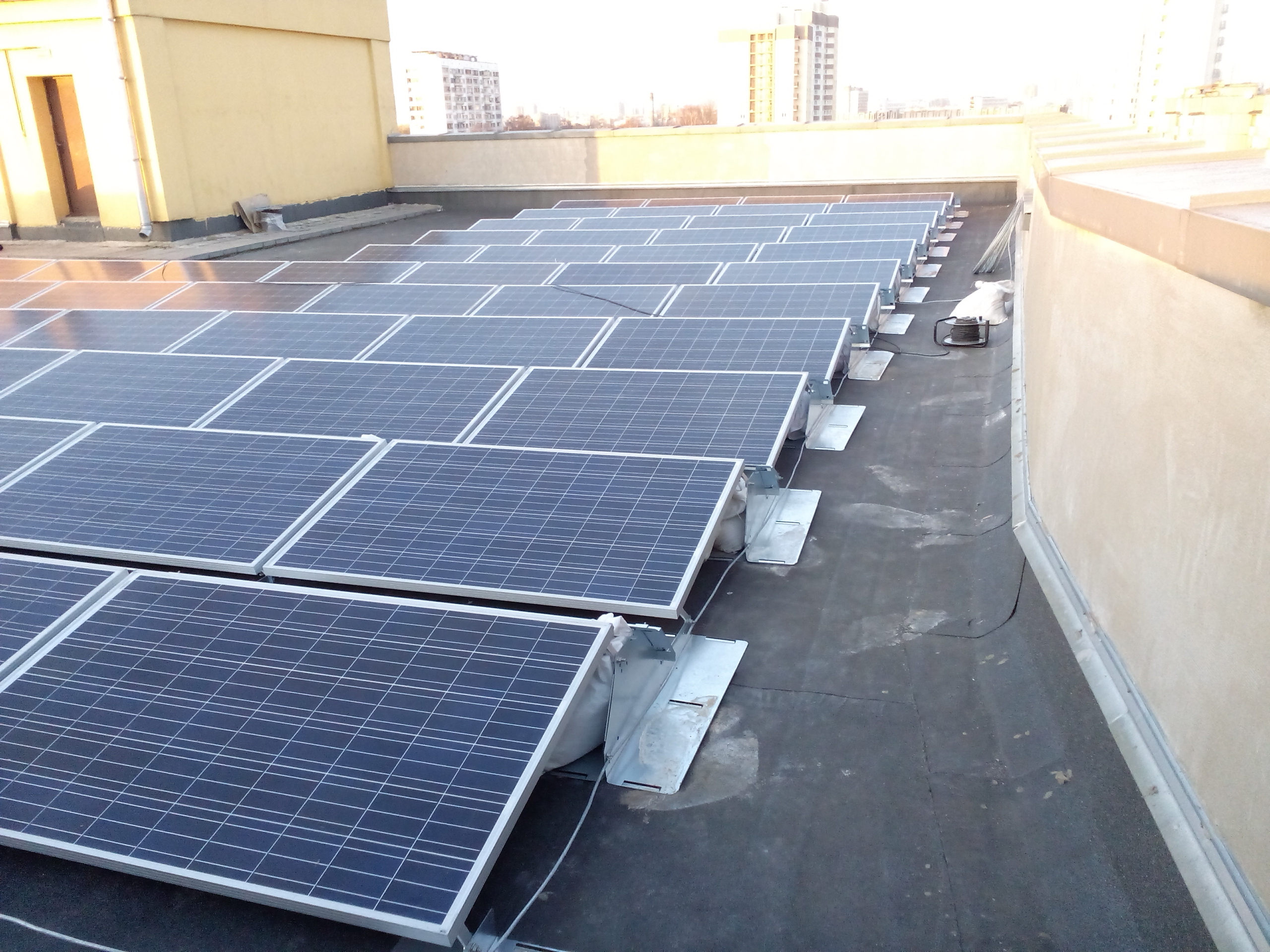 В Андижане предпринимателей якобы заставляли устанавливать солнечные батареи