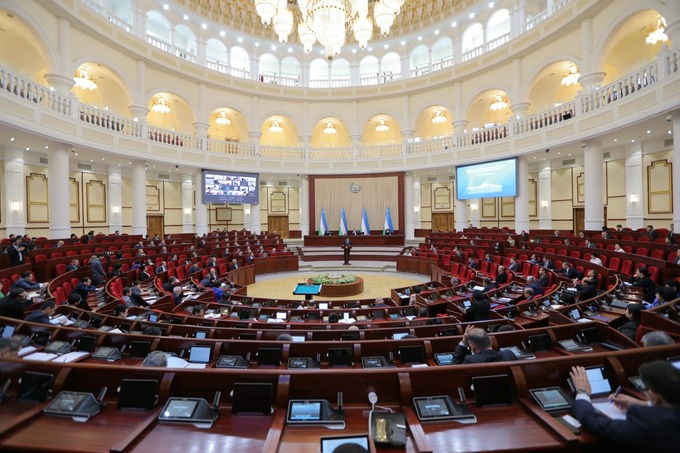 Компании на рынке газа и нефти Узбекистана должны быть подотчётны парламенту — Бобур Бекмуродов