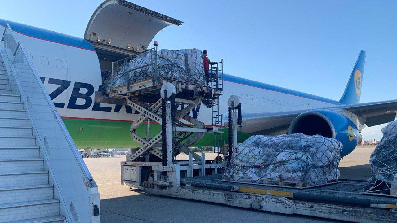 Узбекистан направил в Турцию 170 тонн гумпомощи