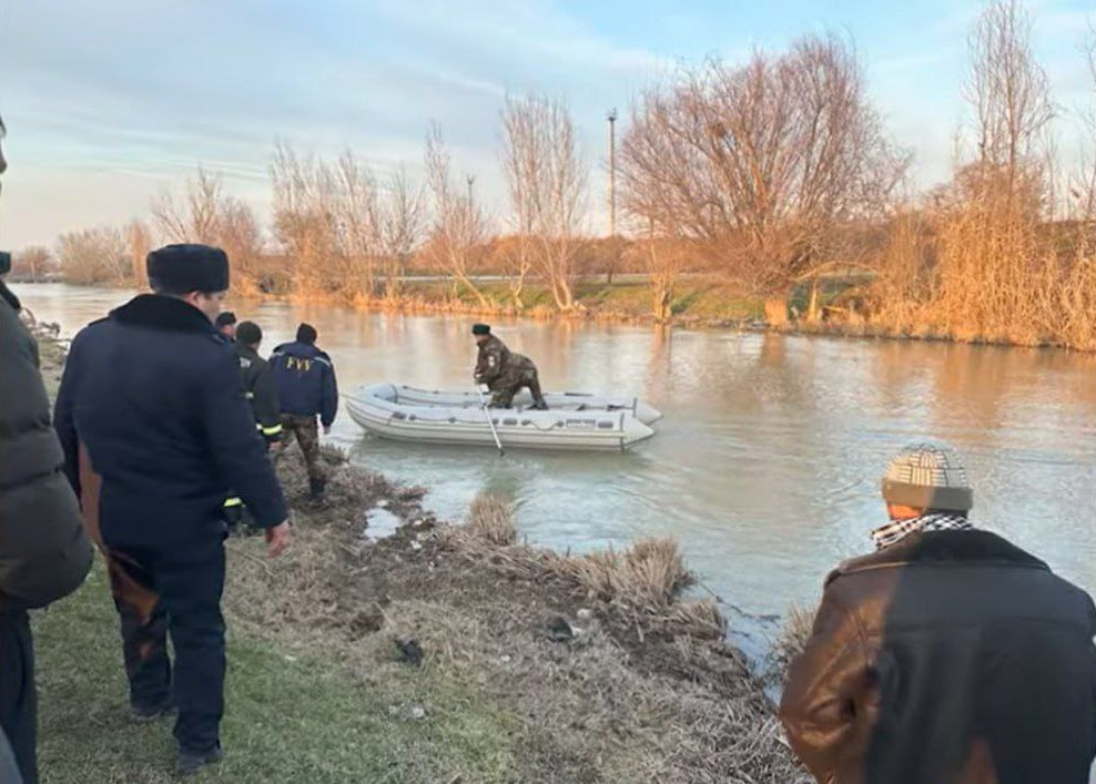 В Ташобласти «Волга» упала в канал: водитель погиб