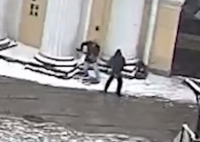 В России уроженец Узбекистана выстрелил в сотрудника ОМОНа — видео