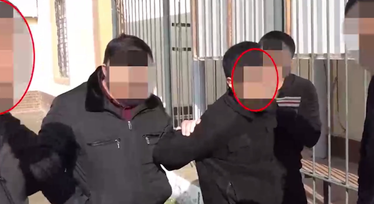В Джизаке сотрудники СГБ и прокуратуры поймали работника суда при получении взятки — видео