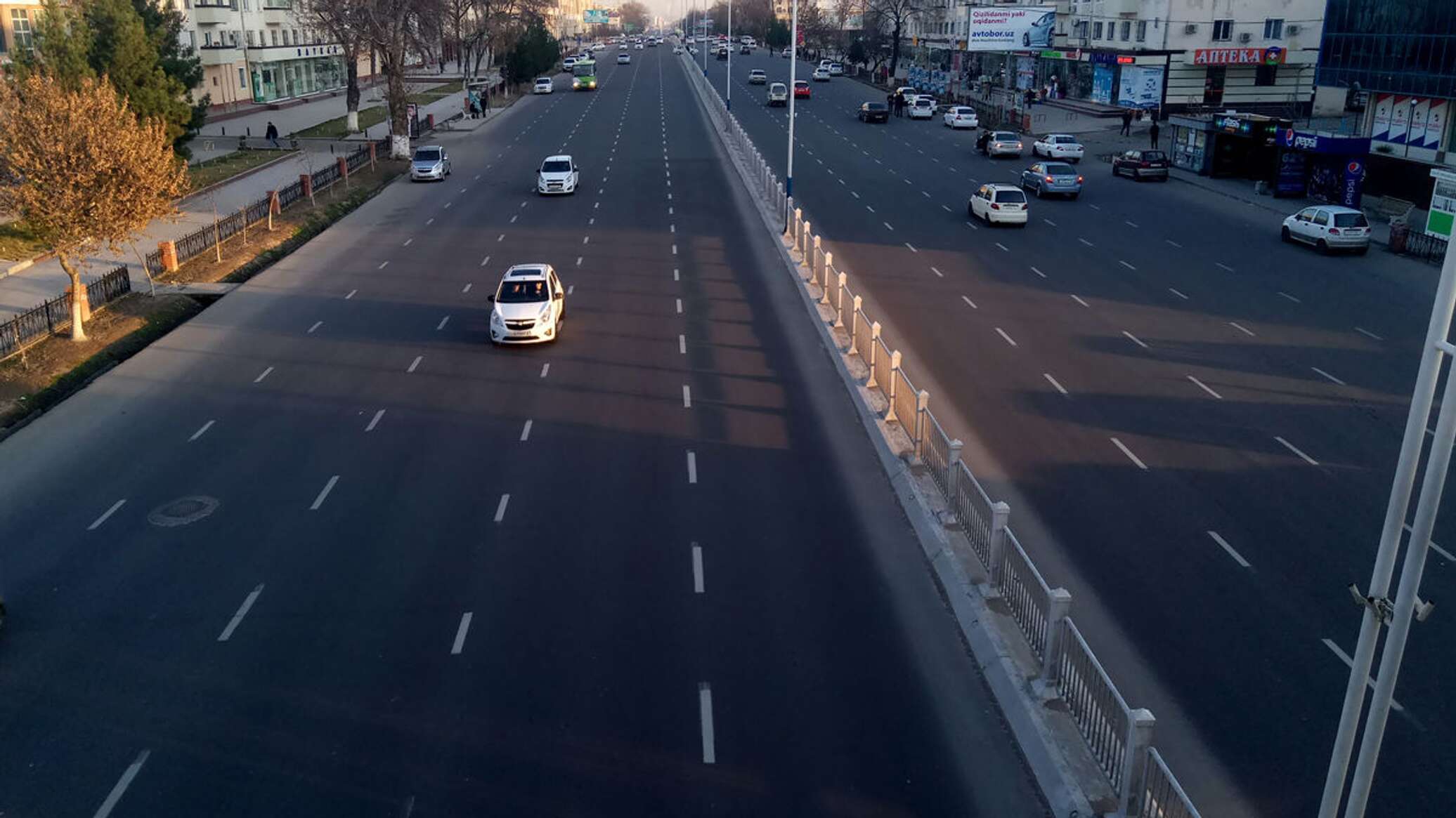 В Ташкенте на одной из улиц Яшнабадского района частично перекрыли движение