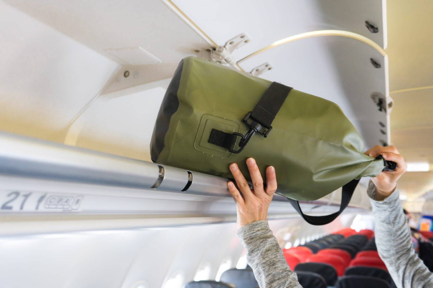 В Ташкентском аэропорту уборщица похитила с самолета забытую сумку с деньгами