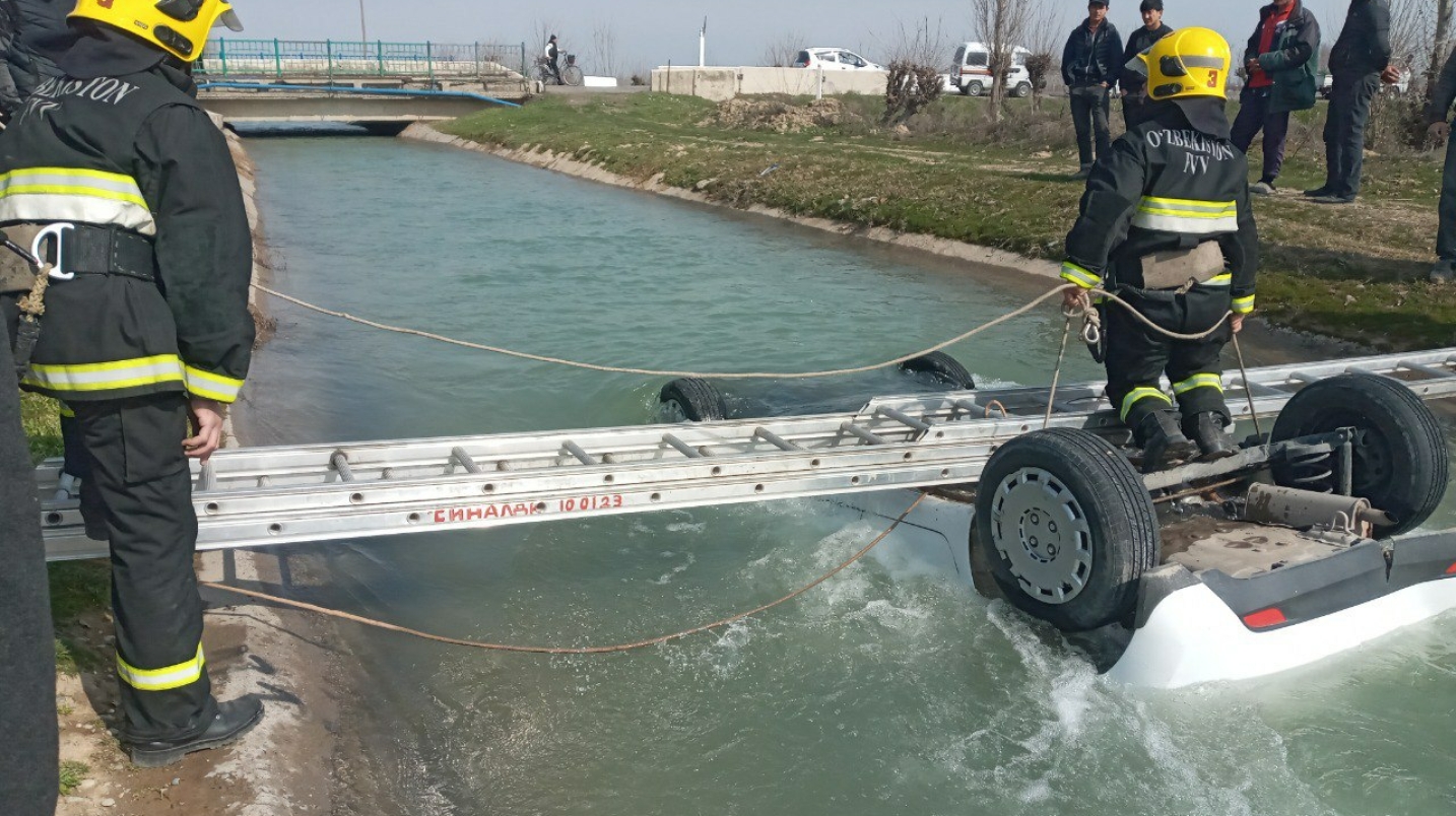 В Наманганской области водитель утопил автомобиль Spark — Взгляд.uz