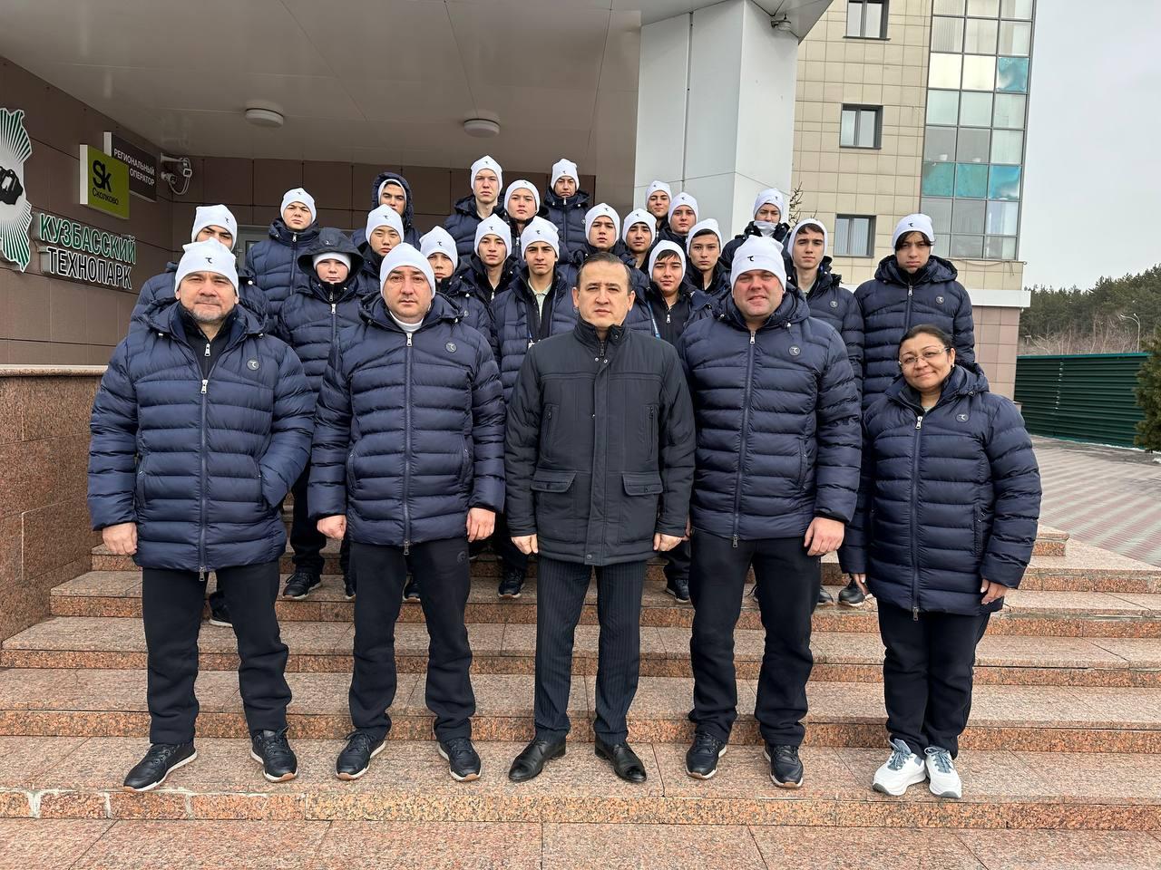 Сборная Узбекистана по хоккею вернулась с золотыми медалями с зимних игр «Дети Азии»
