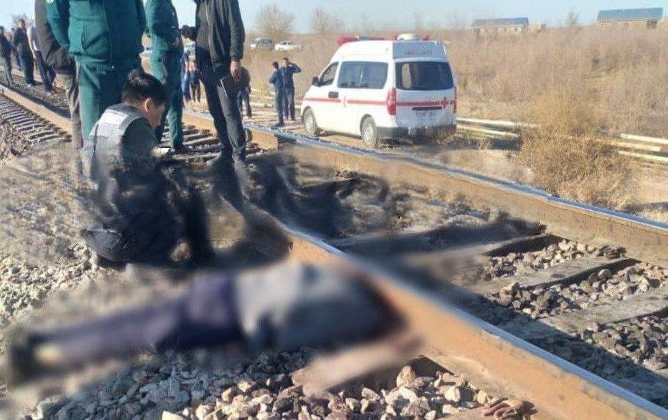 Пассажирский поезд насмерть сбил мужчину в Каракалпакстане