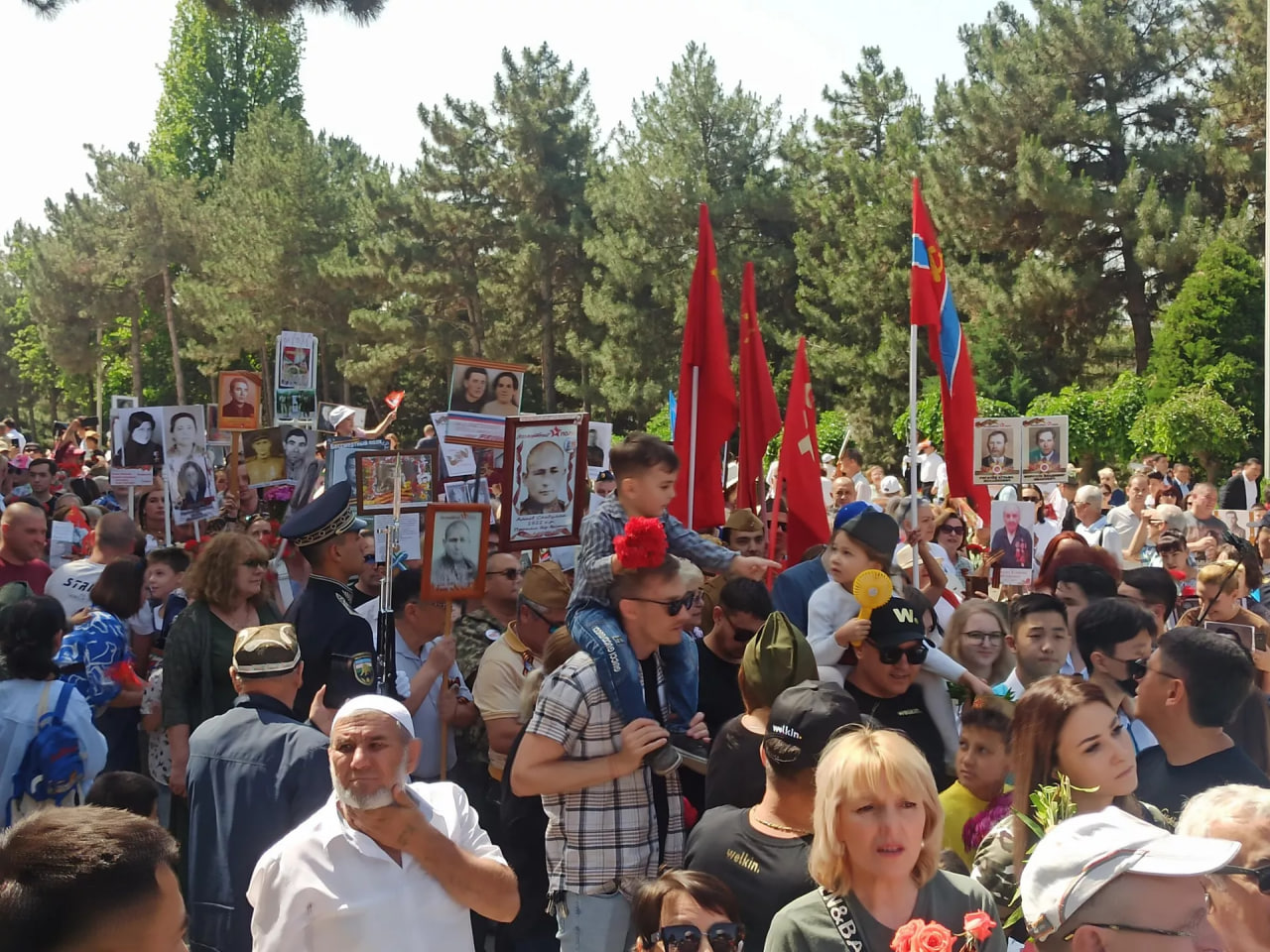В Ташкенте сотни жителей вышли отметить День Победы 9 мая