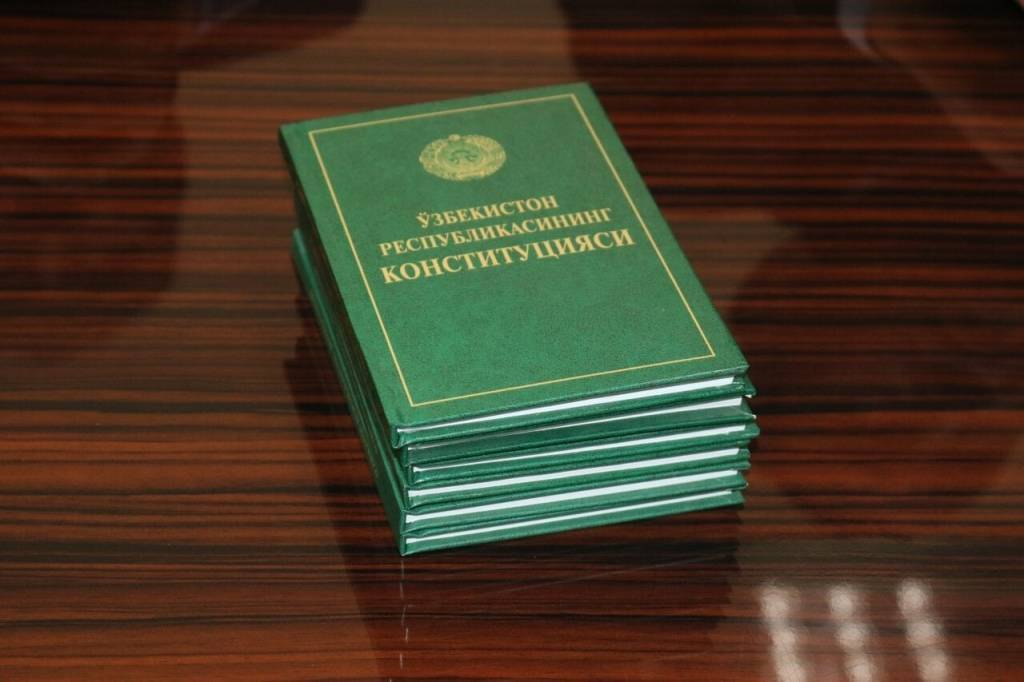Новая редакция Конституции Узбекистана вступила в силу