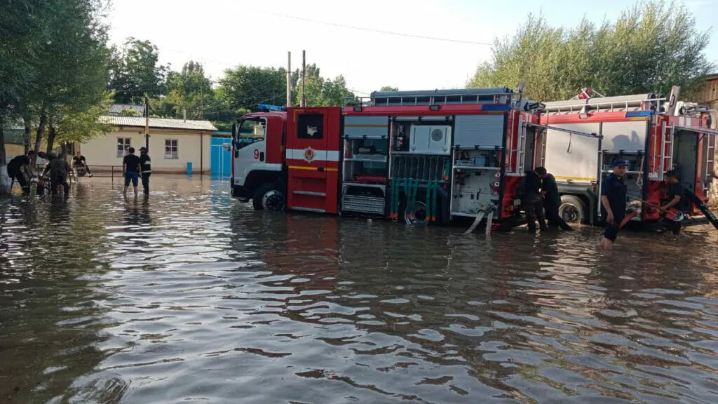 В Сергелийском районе Ташкента произошло наводнение