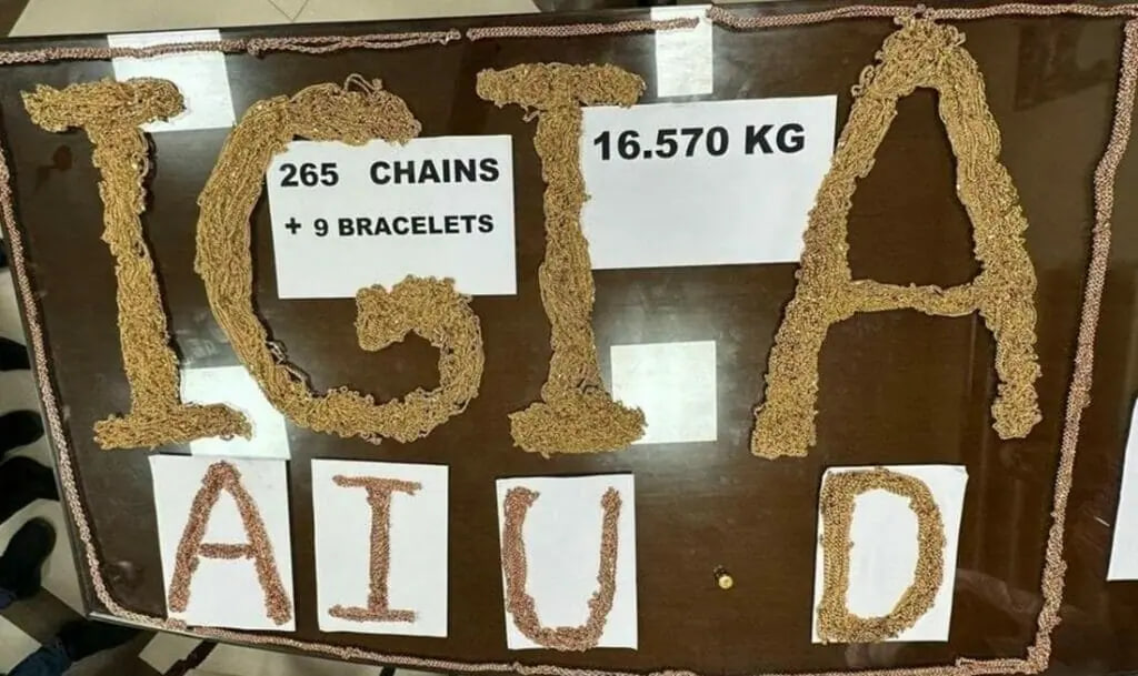 Узбекистанцы пытались вывезти из Индии 16,5 кг золота