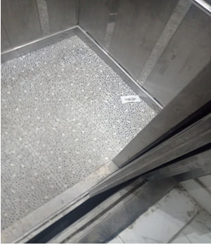 Шесть человек переломали ноги из-за сорвавшегося лифта в Ташкенте