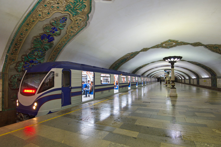 Сколько человек ташкентское метро перевозит за сутки?