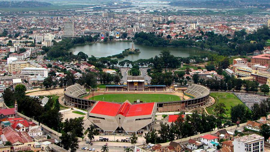 Около 80 человек пострадали и 12 погибли из-за давки у стадиона на Мадагаскаре