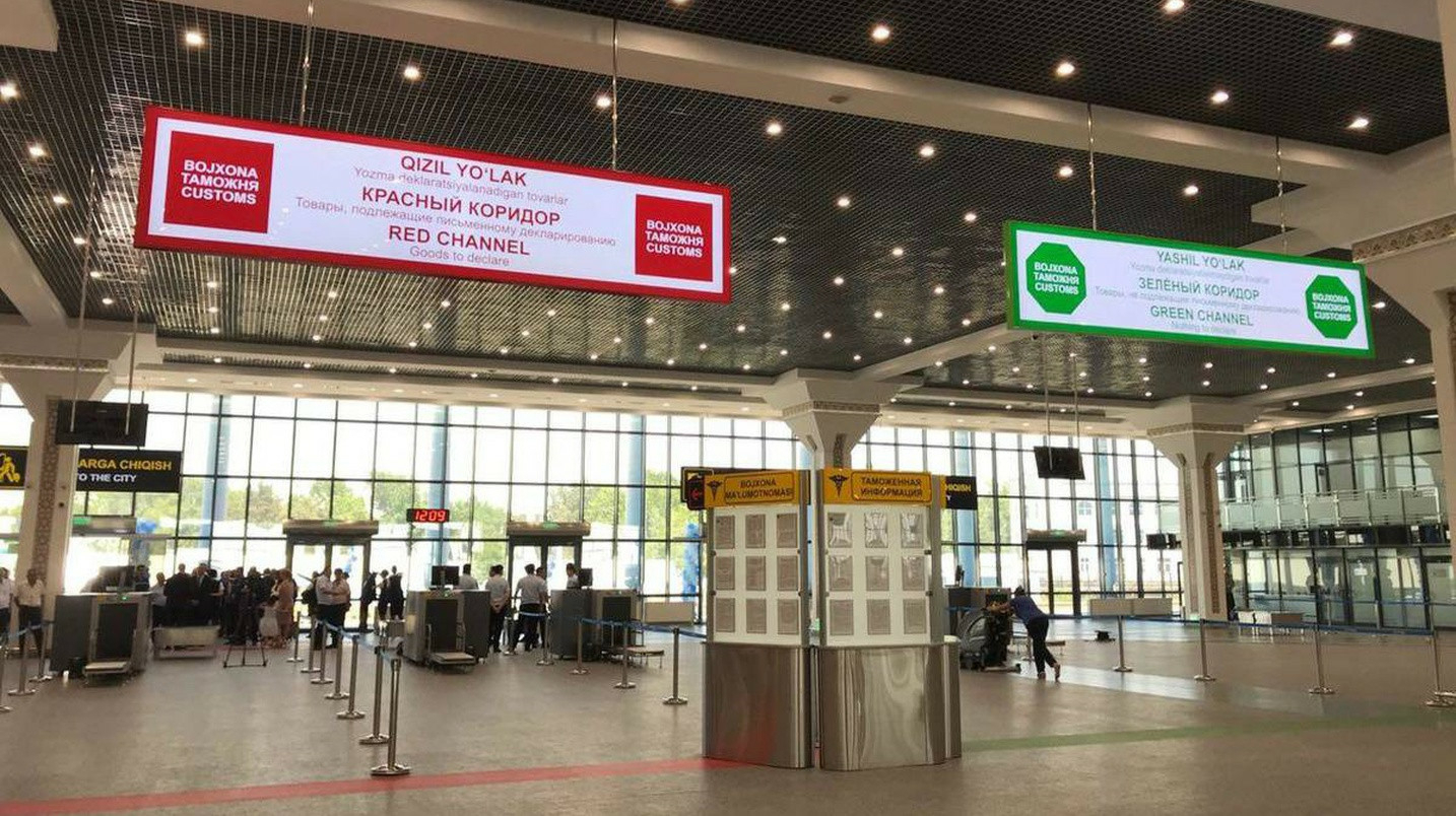 В аэропортах Узбекистана отменили «зеленый» и «красный» коридоры