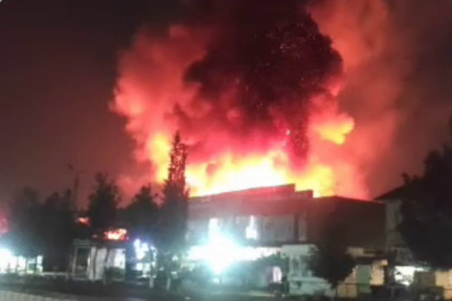 В Намангане сгорел рынок — видео